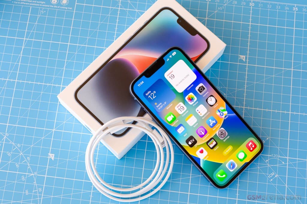 Apple iPhone 14 gallery image 3