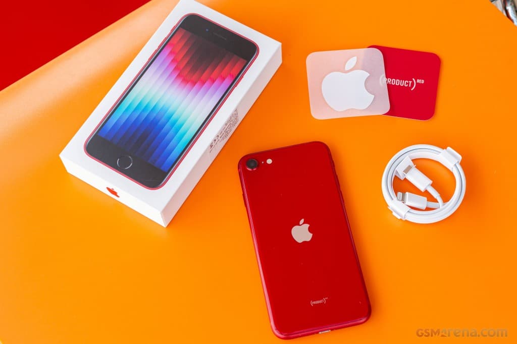 Apple iPhone SE (2022) gallery image 3
