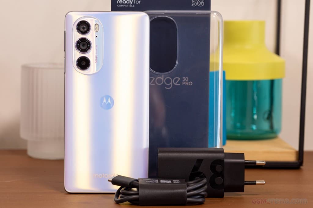 Motorola Edge 30 Pro gallery image 2