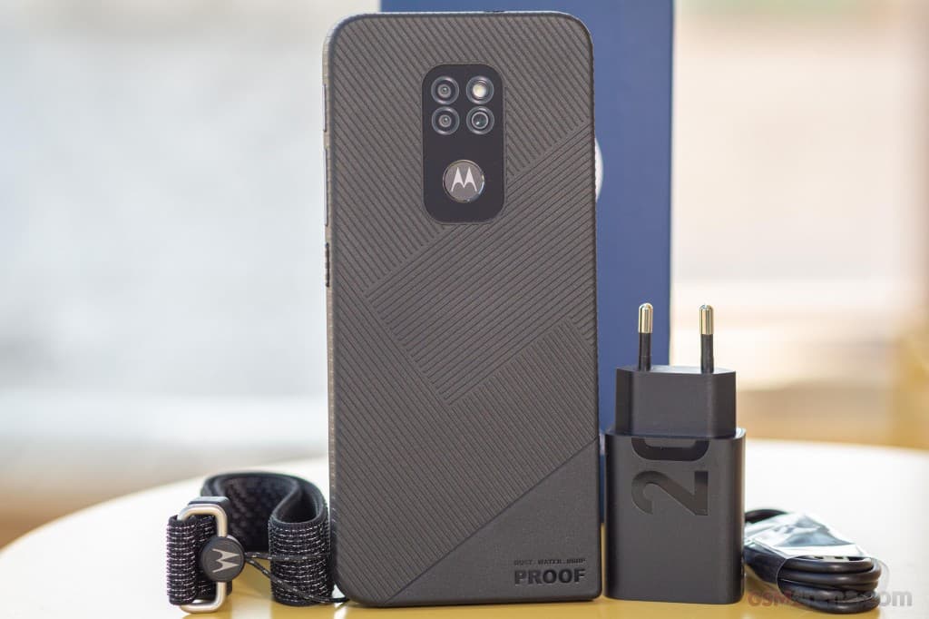 Motorola Defy (2021) image 3