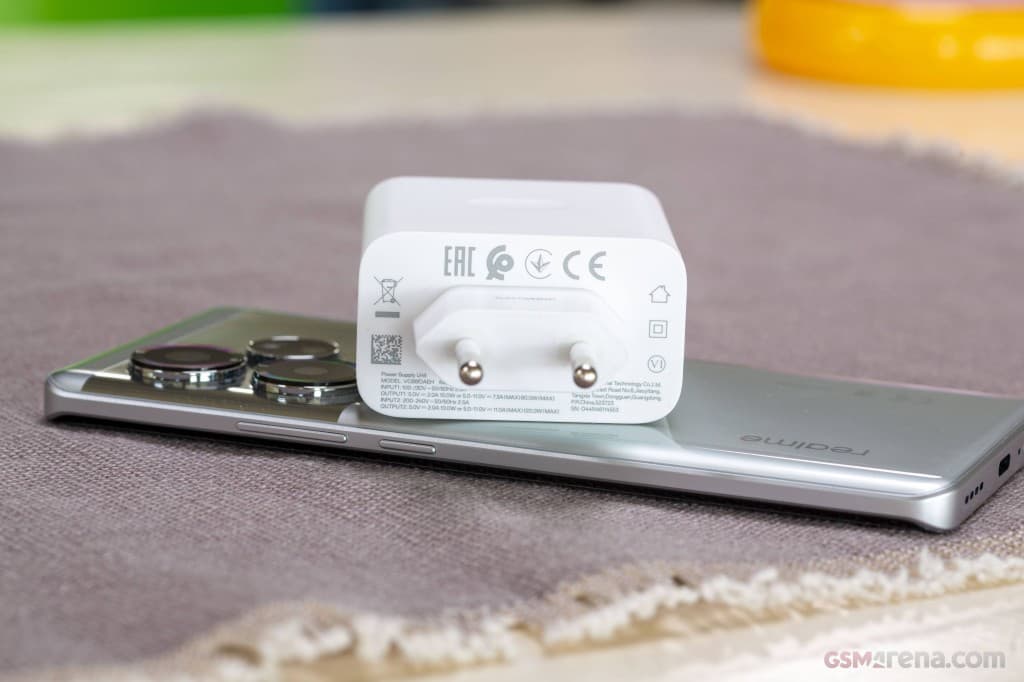 Realme GT 6 gallery image 3