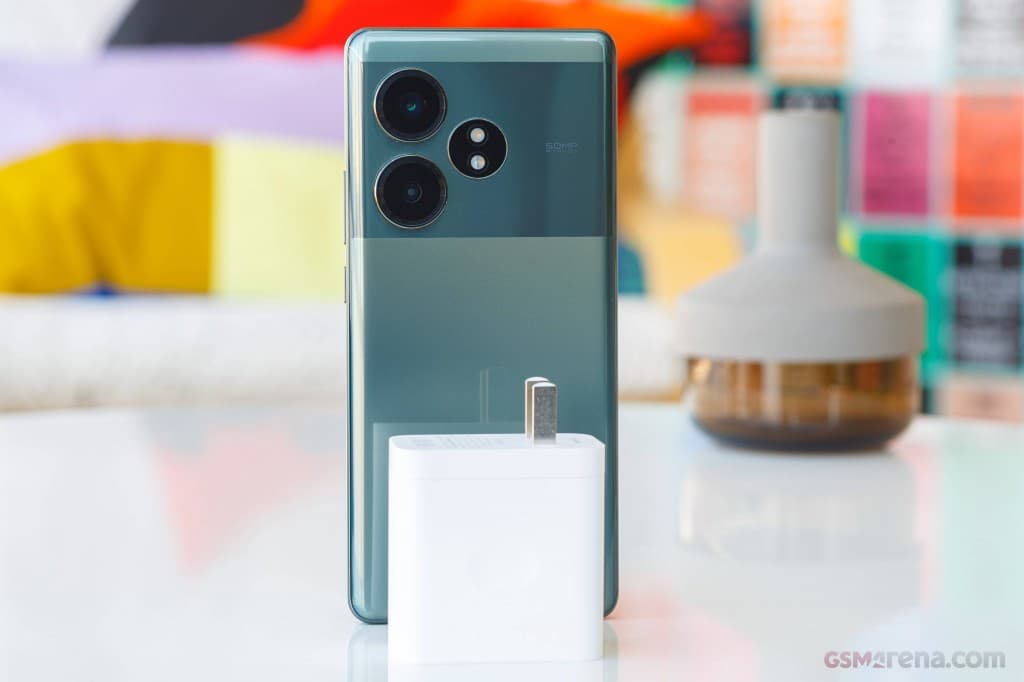 Realme GT 6T gallery image 3