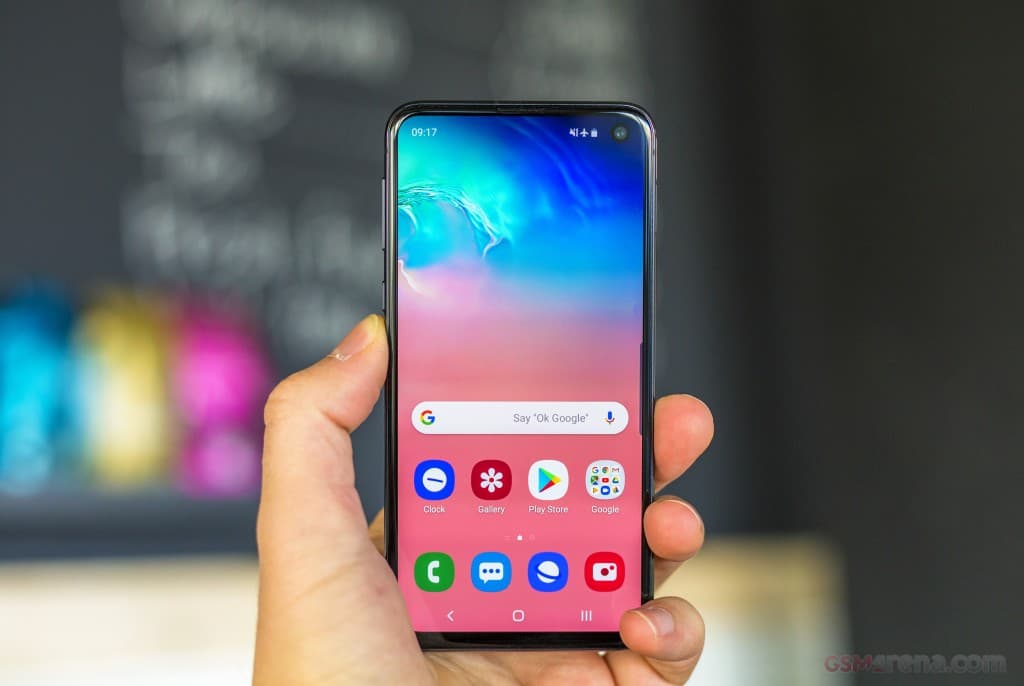 Samsung Galaxy S10e gallery image 3