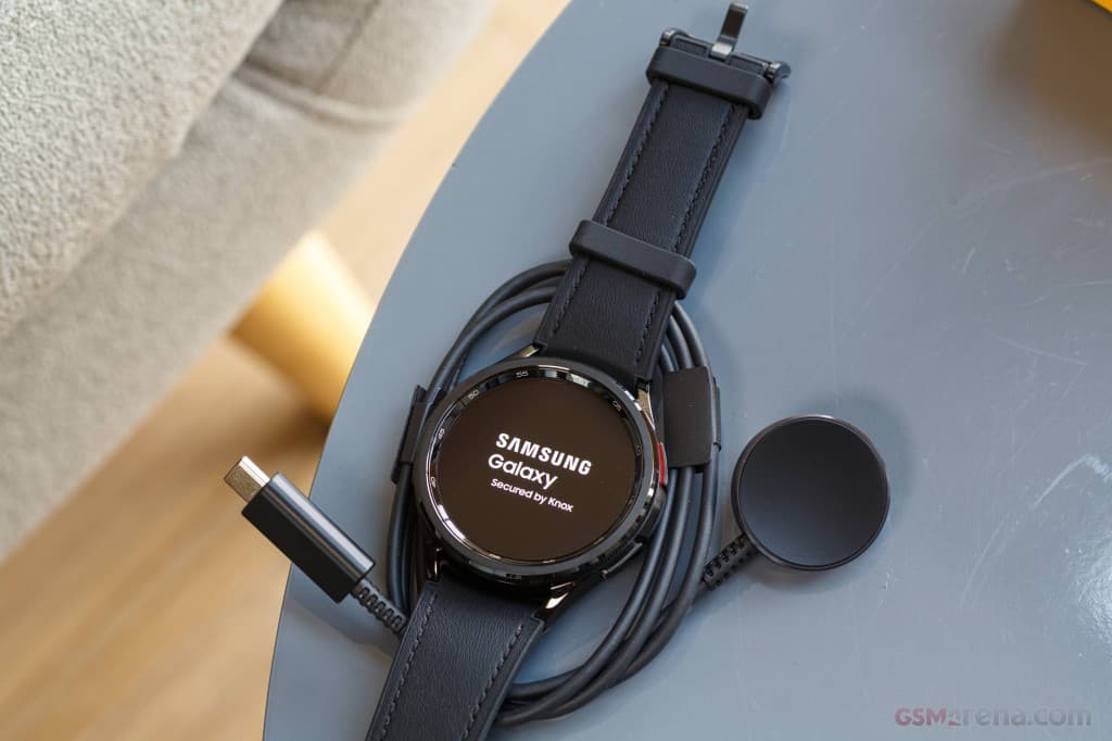 Samsung Galaxy Watch6 Classic gallery image 1