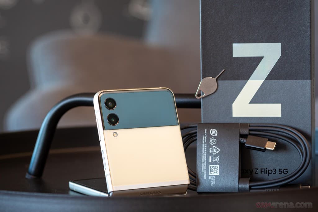 Samsung Galaxy Z Flip3 5G gallery image 2