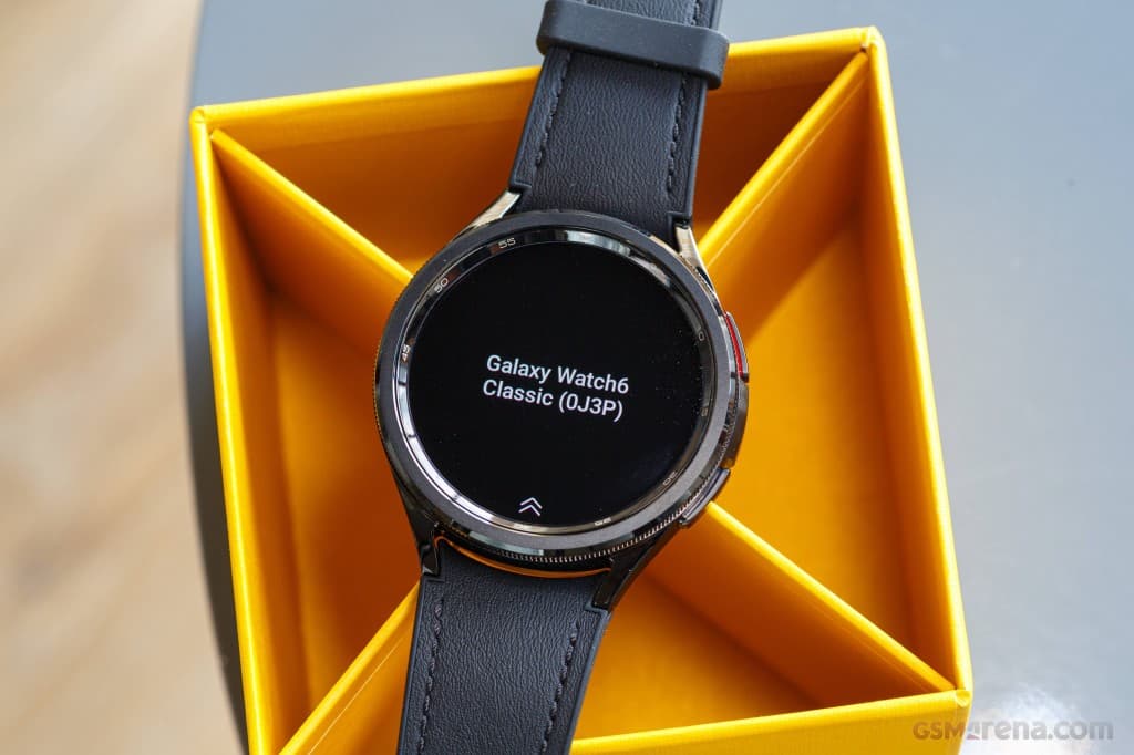 Samsung Galaxy Watch6 Classic gallery image 2