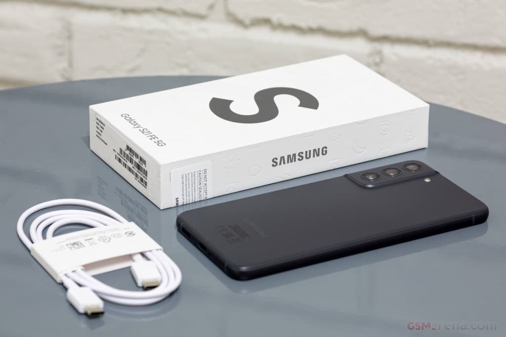 Samsung Galaxy S21 FE 5G gallery image 3