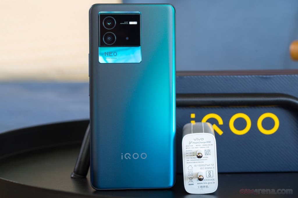 vivo iQOO Neo 6 gallery image 3