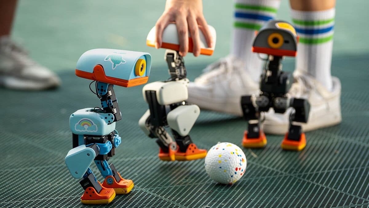 Hugging Face Unveils $400 Singing, Skating Duck-Like Robot - Bloomberg.com