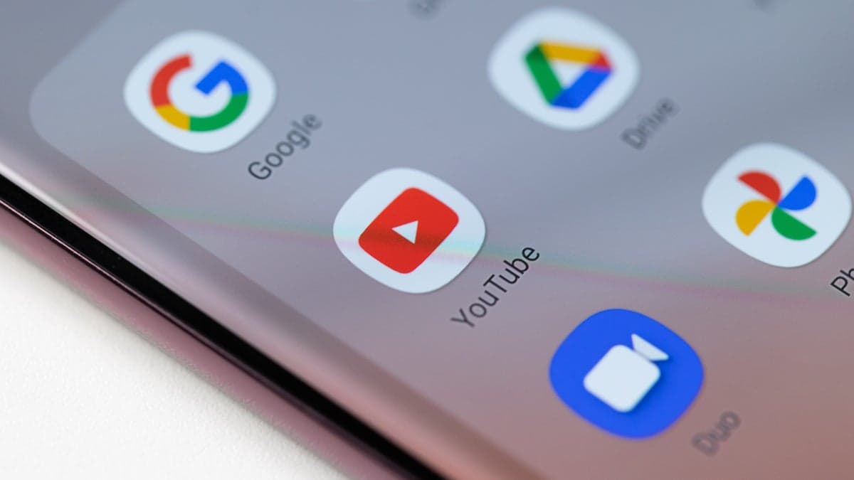 YouTube may be developing its own direct messaging feature.