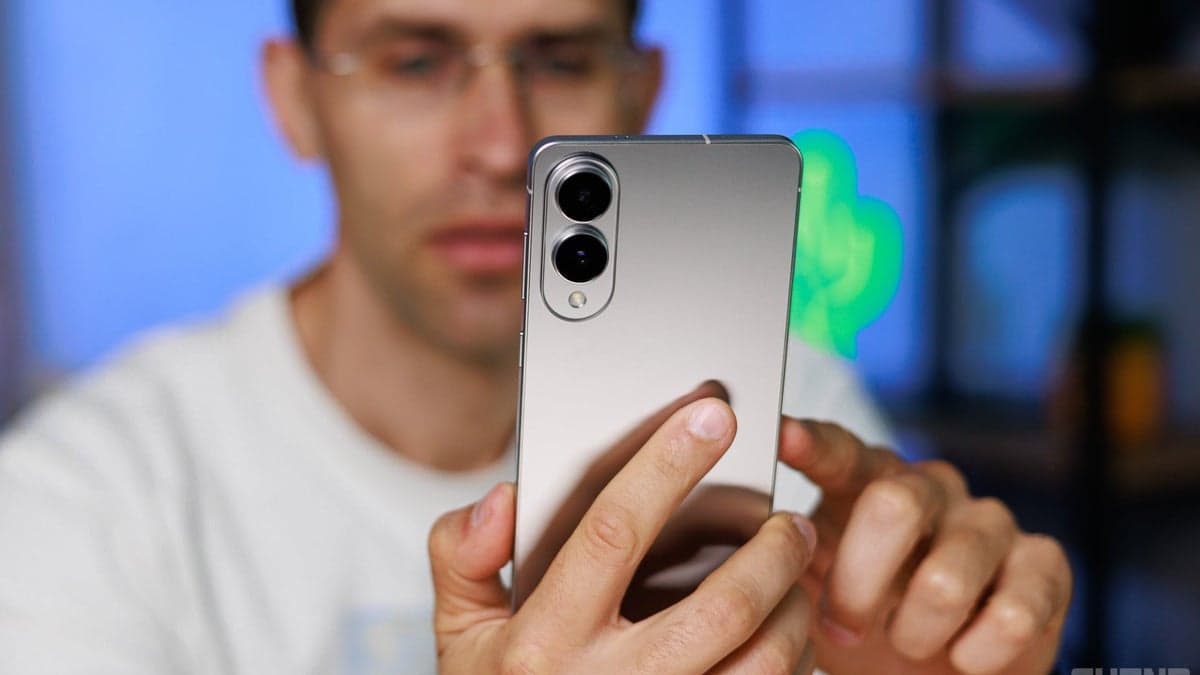 Early benchmark tests suggest the Galaxy S25 Edge may outperform the iPhone Air in some situations.