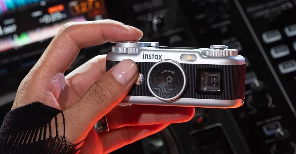 Fujifilm’s Instax Pal 2 is a tiny digital camera that may not disappoint - theverge.com