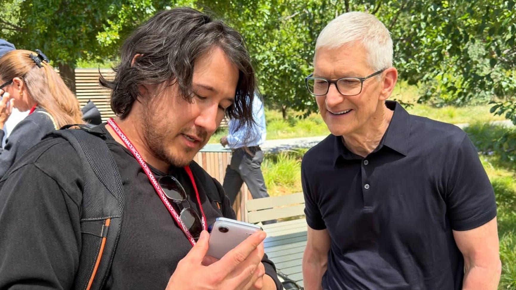Apple's top executives, Tim Cook and John Ternus, were surprised by a unique Mac setup they encountered.