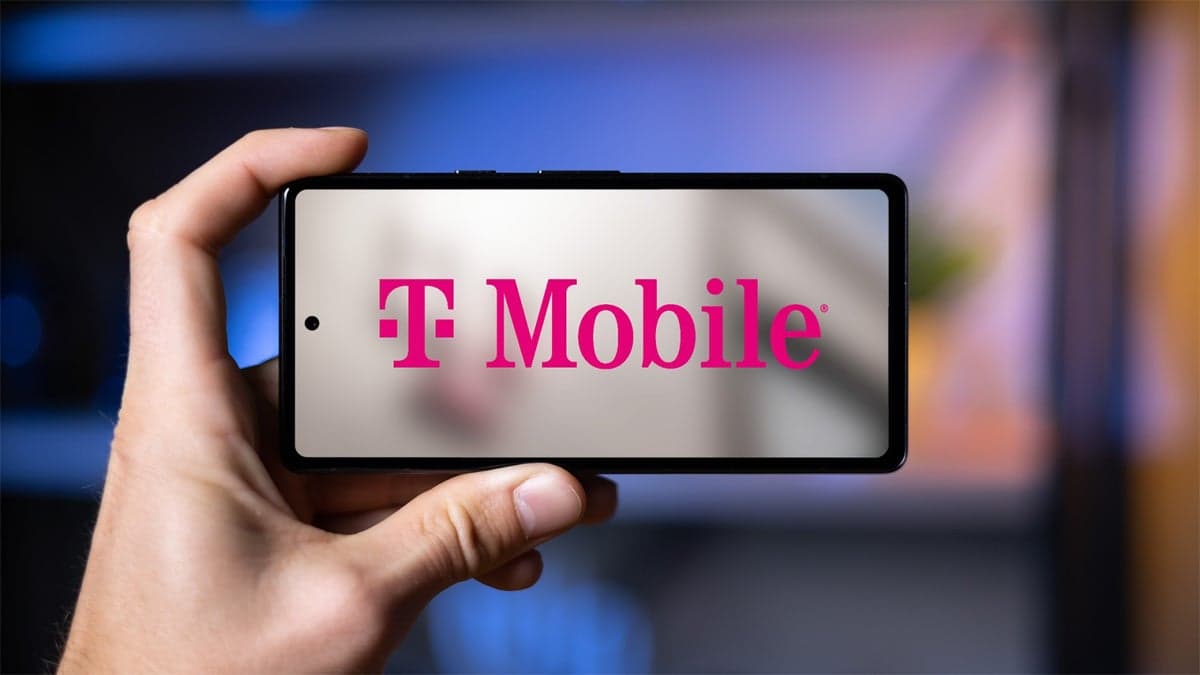 T-Mobile is currently experiencing an outage affecting hundreds of users.