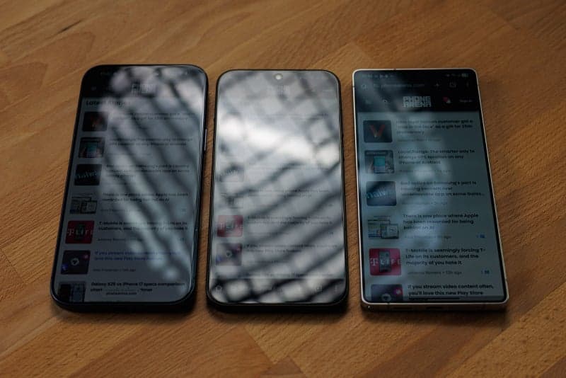 A test reveals that both brightness and anti-reflection are key to a phone screen's visibility. image 11