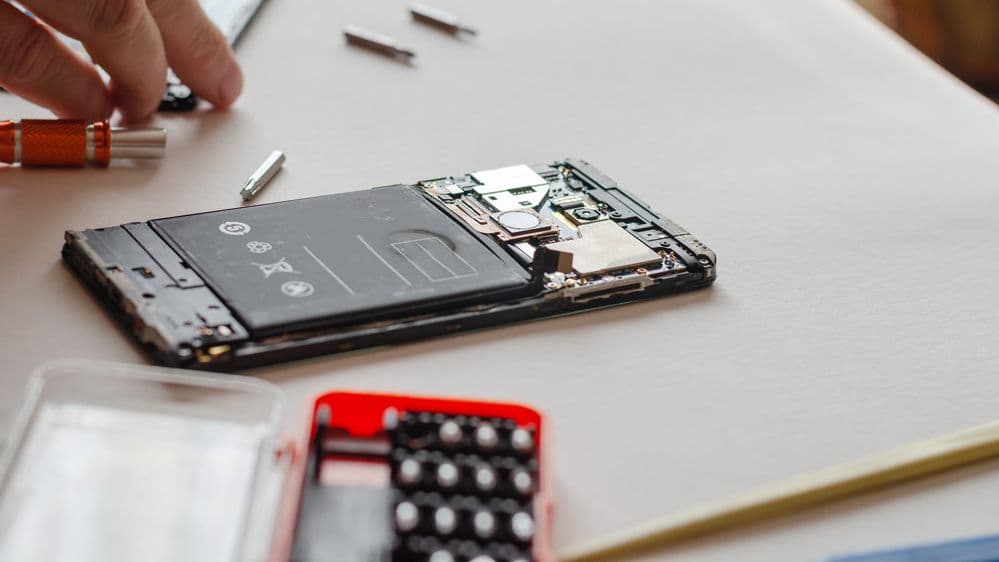 The article discusses the experience of using a phone with a massive 7,500 mAh battery.