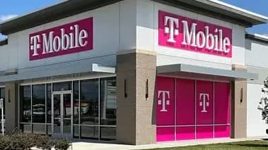 A customer reports that T-Mobile's customer service quality has declined significantly.