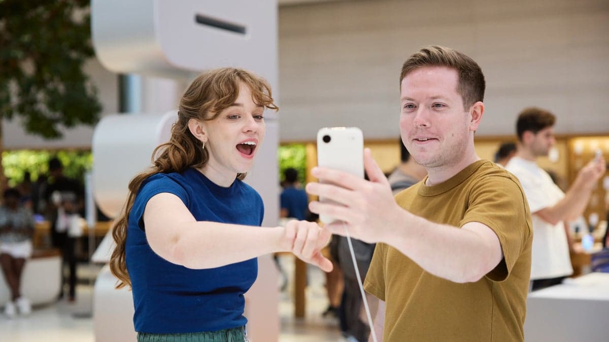 A carrier deal may not be the best way to purchase the iPhone 17.