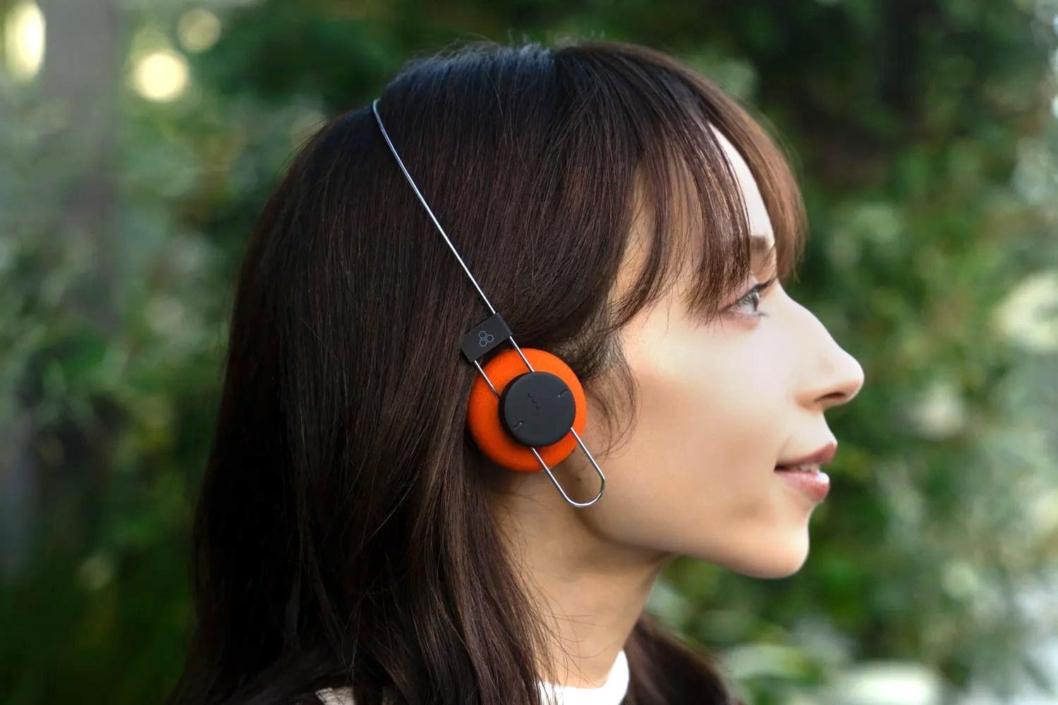 It’s hard to imagine wireless headphones ever getting lighter than these - The Verge image 3