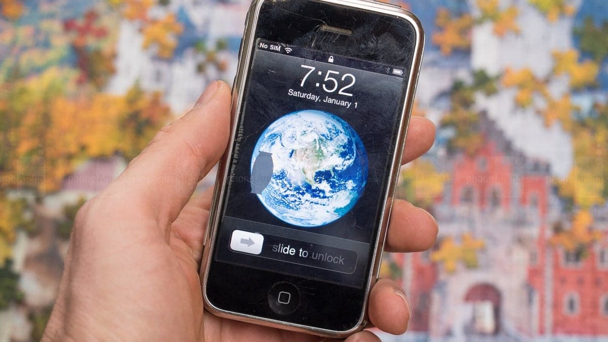 Steve Jobs' demanding personality pushed Corning to create the original iPhone's display.