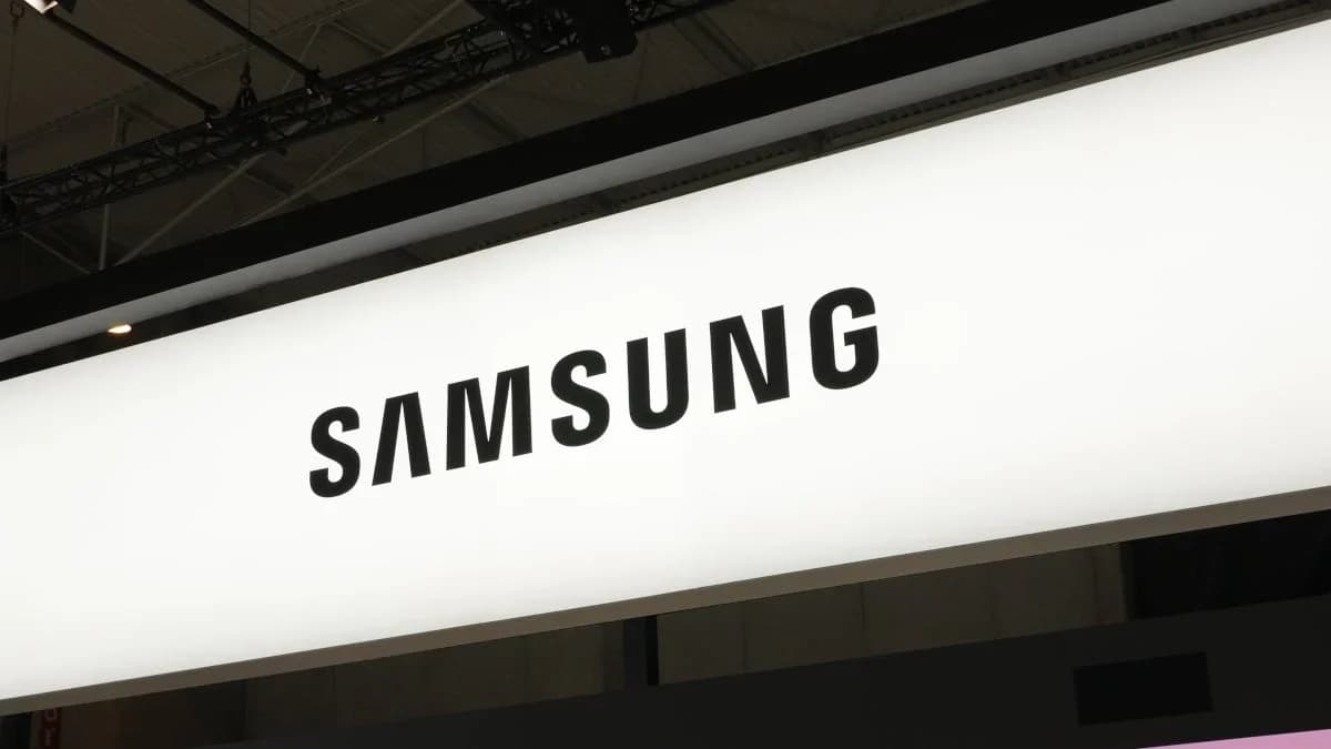Samsung's new 200MP camera sensor features small pixels, potentially improving telephoto zoom capabilities in future phones.