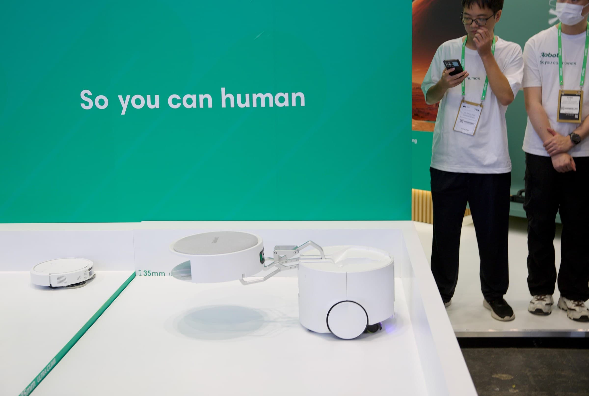 iRobot unveils the Roomba Duo - The Verge image 3