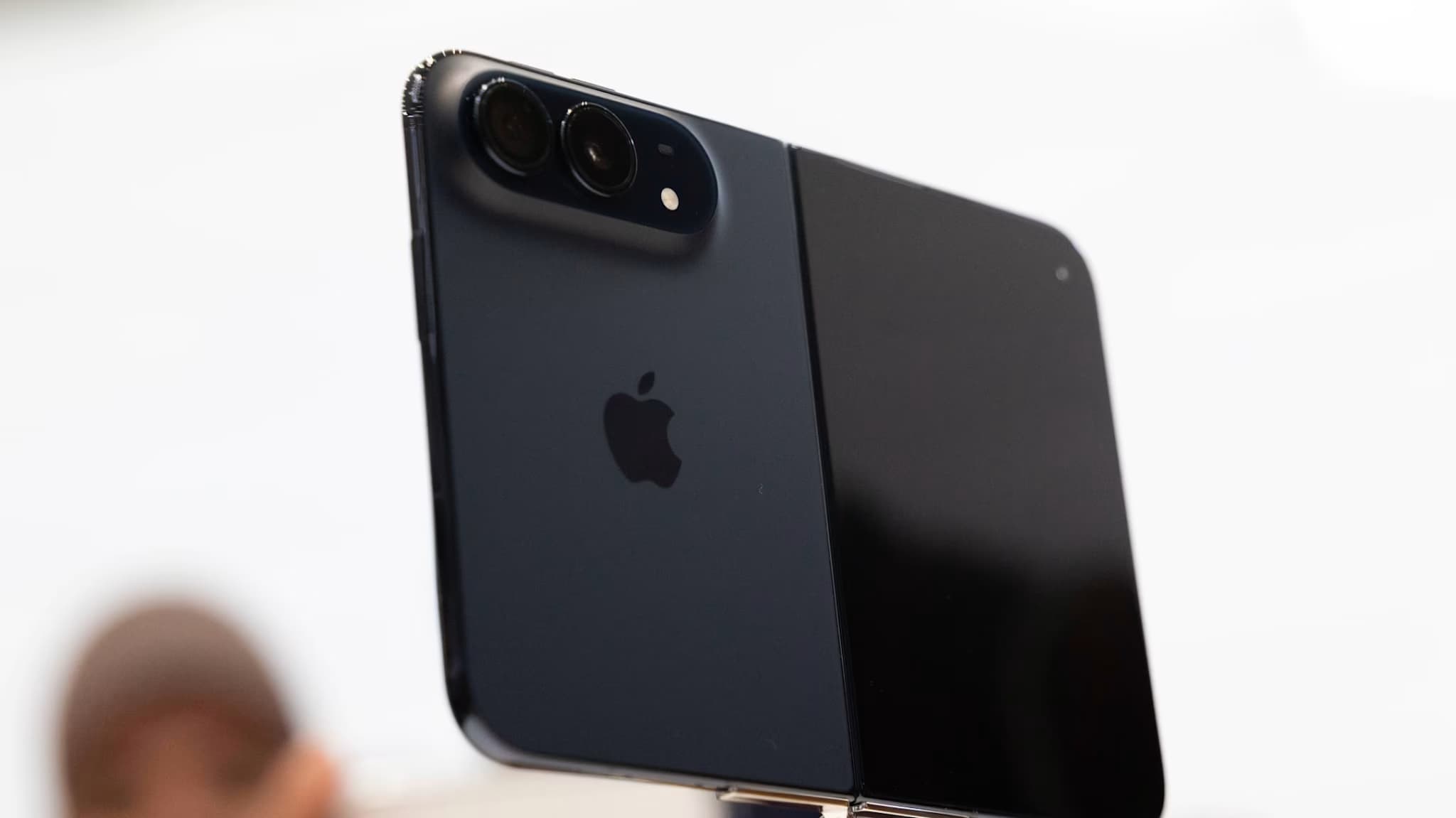Celebs Reportedly Begged Apple CEO for Unreleased $1,999 Foldable iPhone - Complex image 2