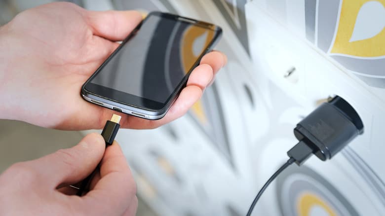 How To Tell If Your USB Charging Port Is Broken image 3