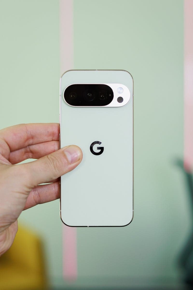 The Pixel 10 is reportedly selling well, potentially posing a challenge to Apple. image 3