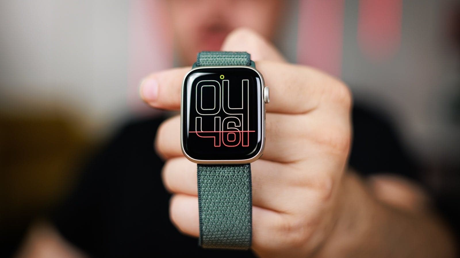 Apple's market share in the smartwatch market continues to increase as Samsung faces global challenges.