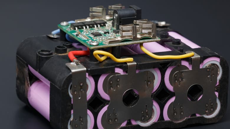 New Tech Resurrects End-Of-Life Lithium Batteries Back To 95% Capacity - SlashGear image 3