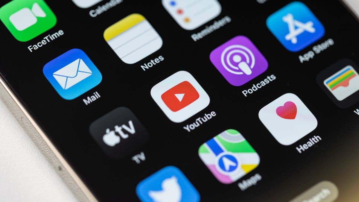 YouTube is experimenting with a polarizing new mobile design.