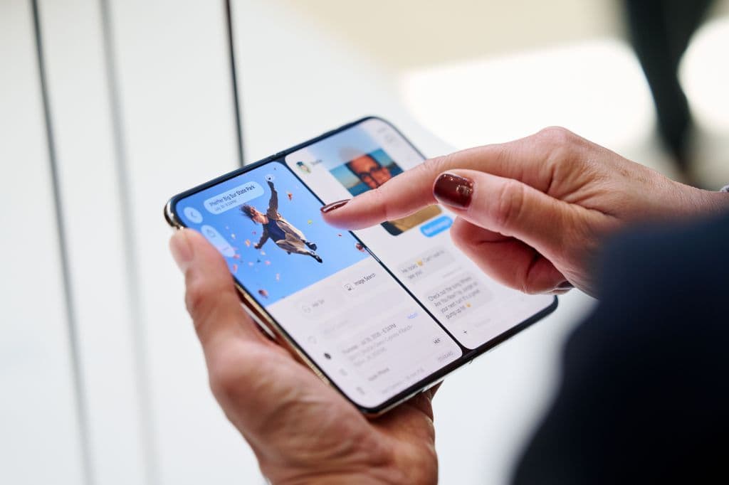 Left-handed Apple users cry discrimination as new foldable iPhone Duo designed for right-handers - New York Post image 2
