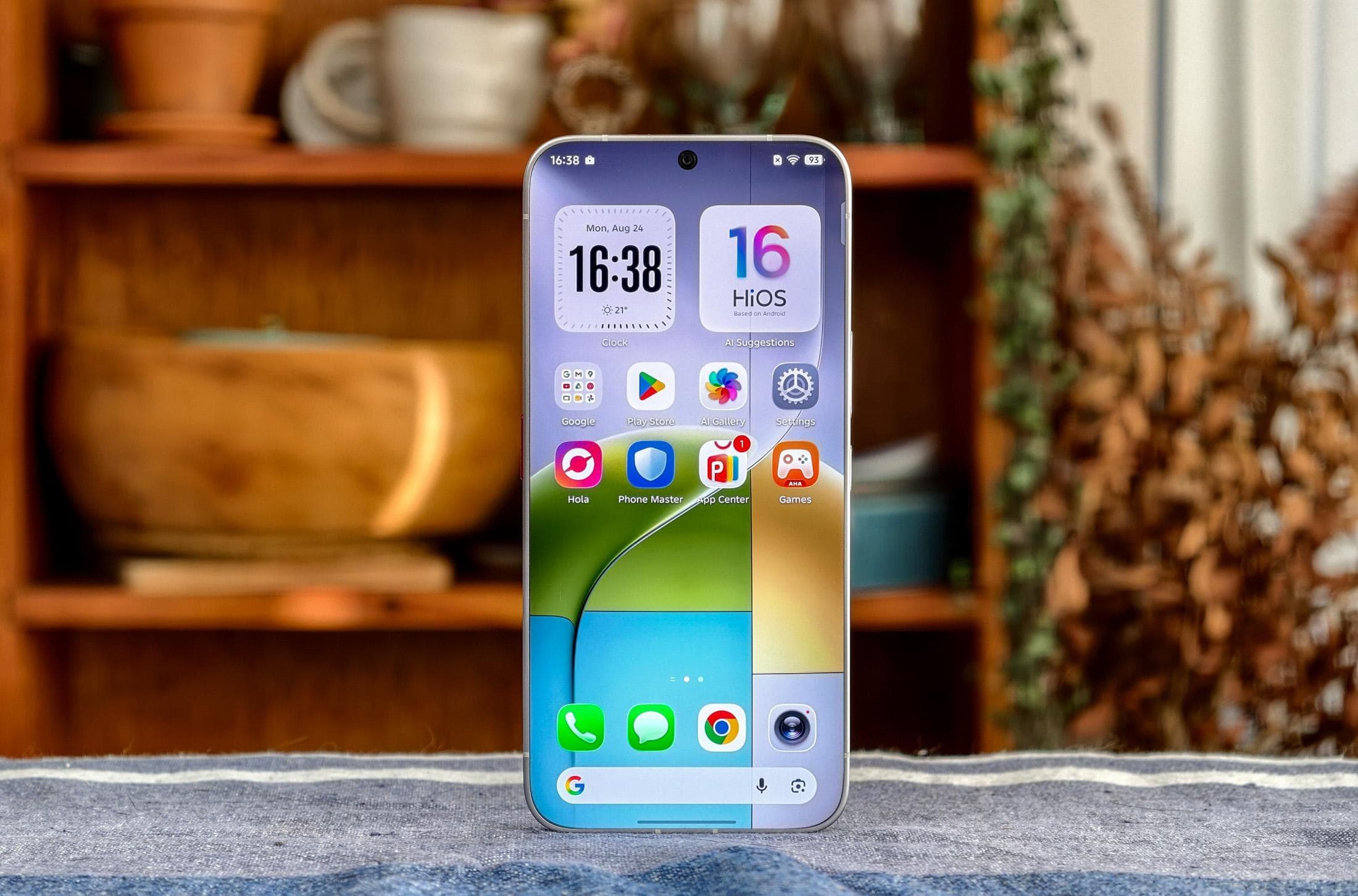I held the first truly bezel-free phone - The Verge image 3