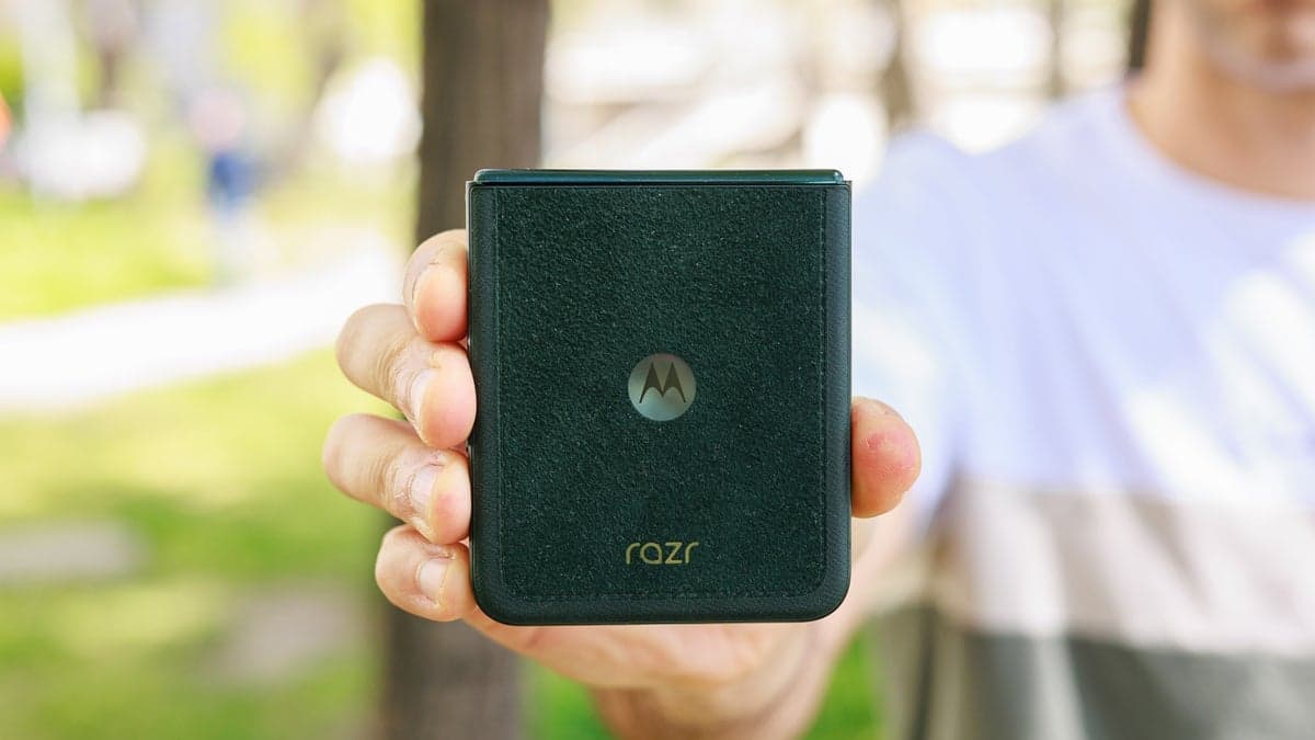 Motorola is giving away a Razr Ultra as part of its holiday promotion.