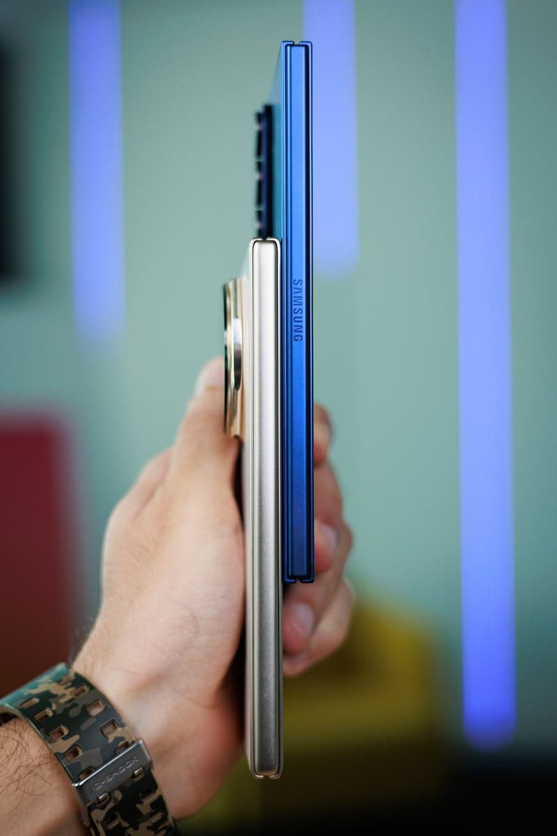 Samsung's Galaxy Z Fold 7 design choices, while sleek, may have compromised features that competitors like Honor and Oppo have maintained. image 2