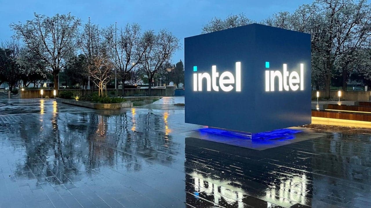 Trump makes stunning announcement concerning Apple and Intel