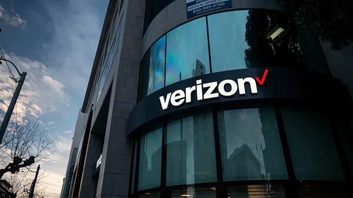 Verizon users are reporting the return of SOS mode on their phones.