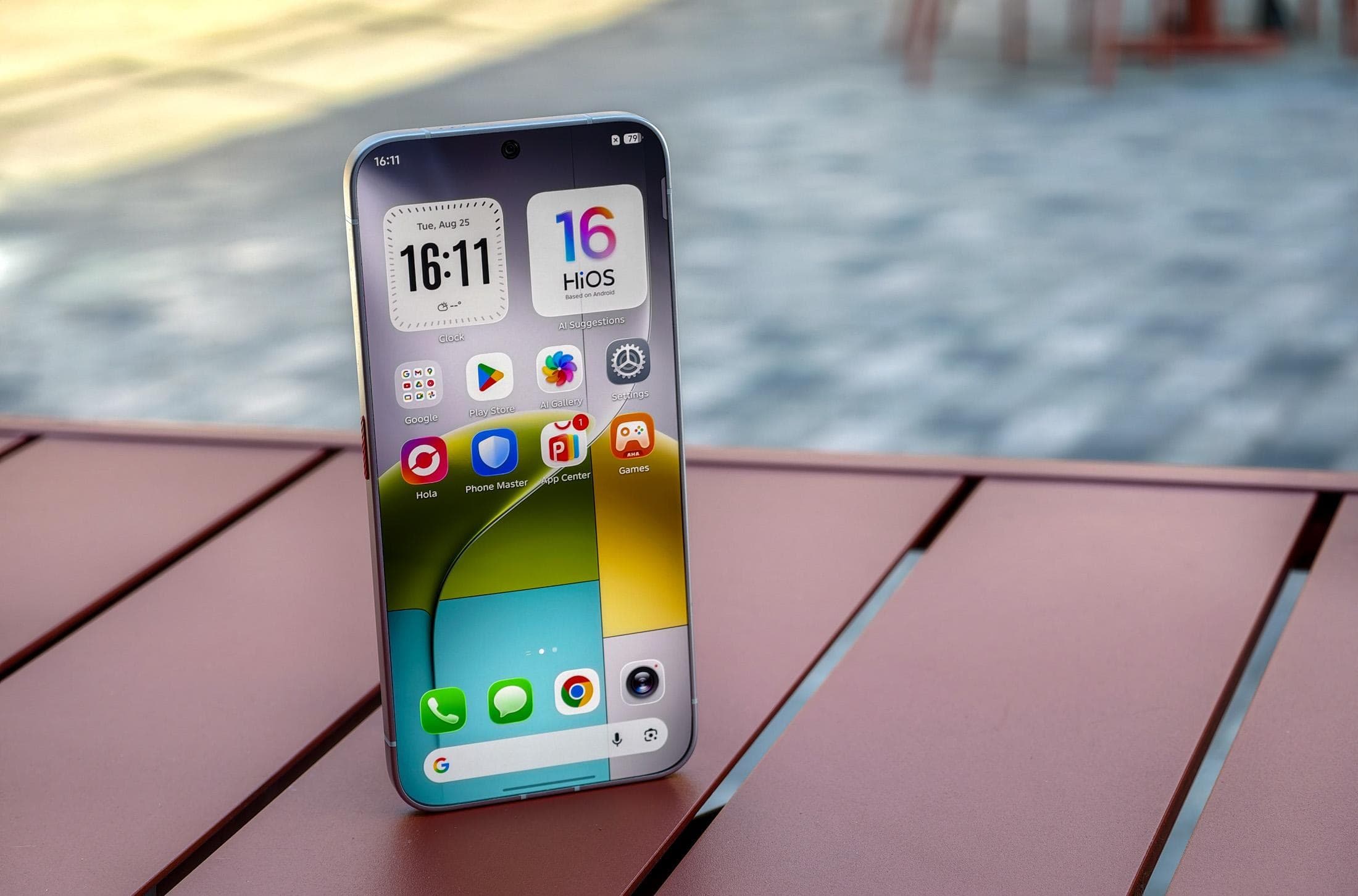 I held the first truly bezel-free phone - The Verge image 5