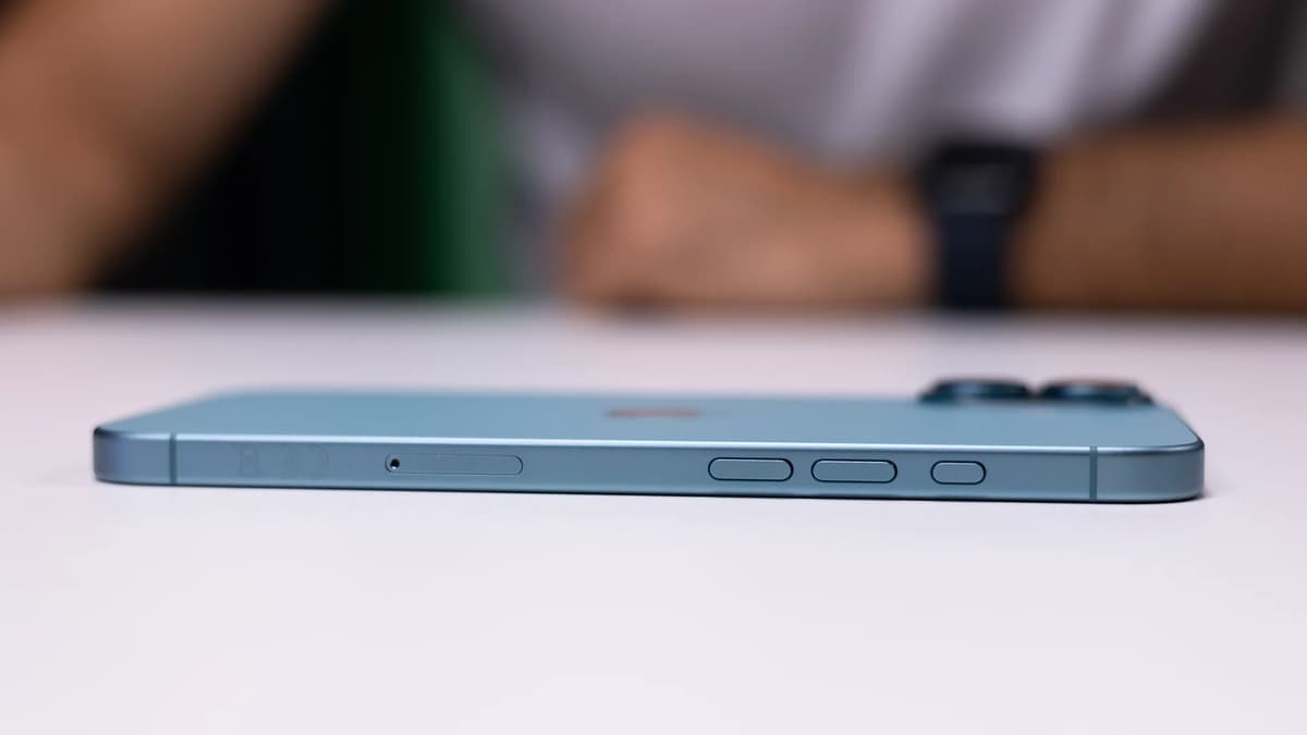 A certain smartphone model was discontinued due to the iPhone Air, and one person already misses it.