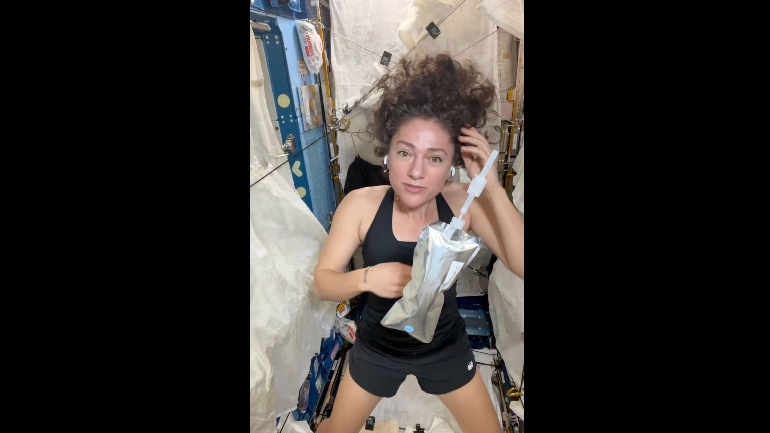 NASA astronaut Jessica Meir shares zero-G curly hair tips from the ISS (video) - Space