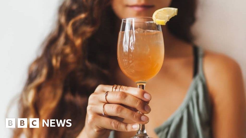 Are 'miracle' gut aids such as kombucha really good for you? - BBC