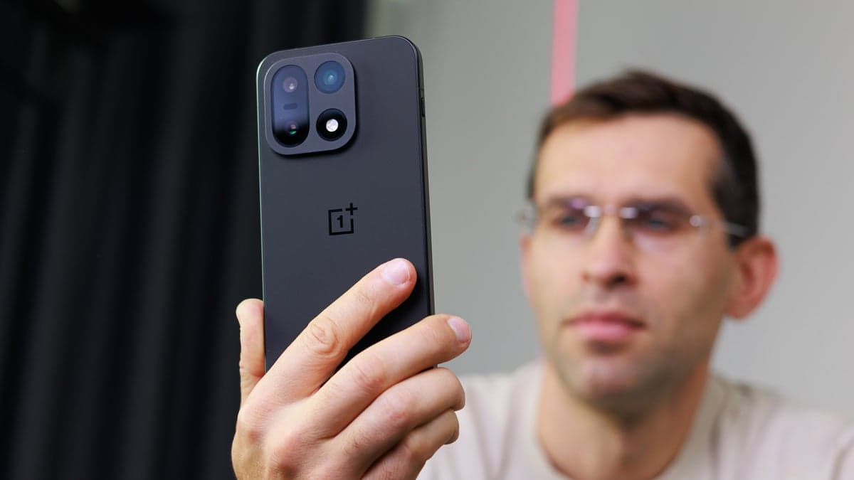 A reviewer shares their positive impressions after a week of using the OnePlus 15.