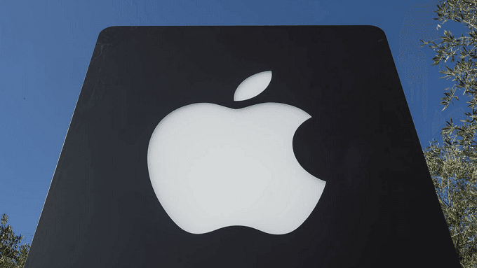 Two senior Apple executives are leaving the company amid rumors of significant changes.