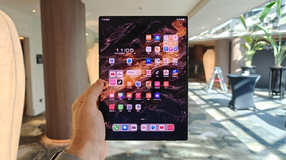 The author expresses continued longing for Huawei products.