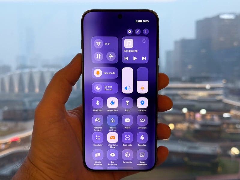 A first look at the Vivo X300 Pro and X300 reveals initial impressions and camera capabilities. image 8