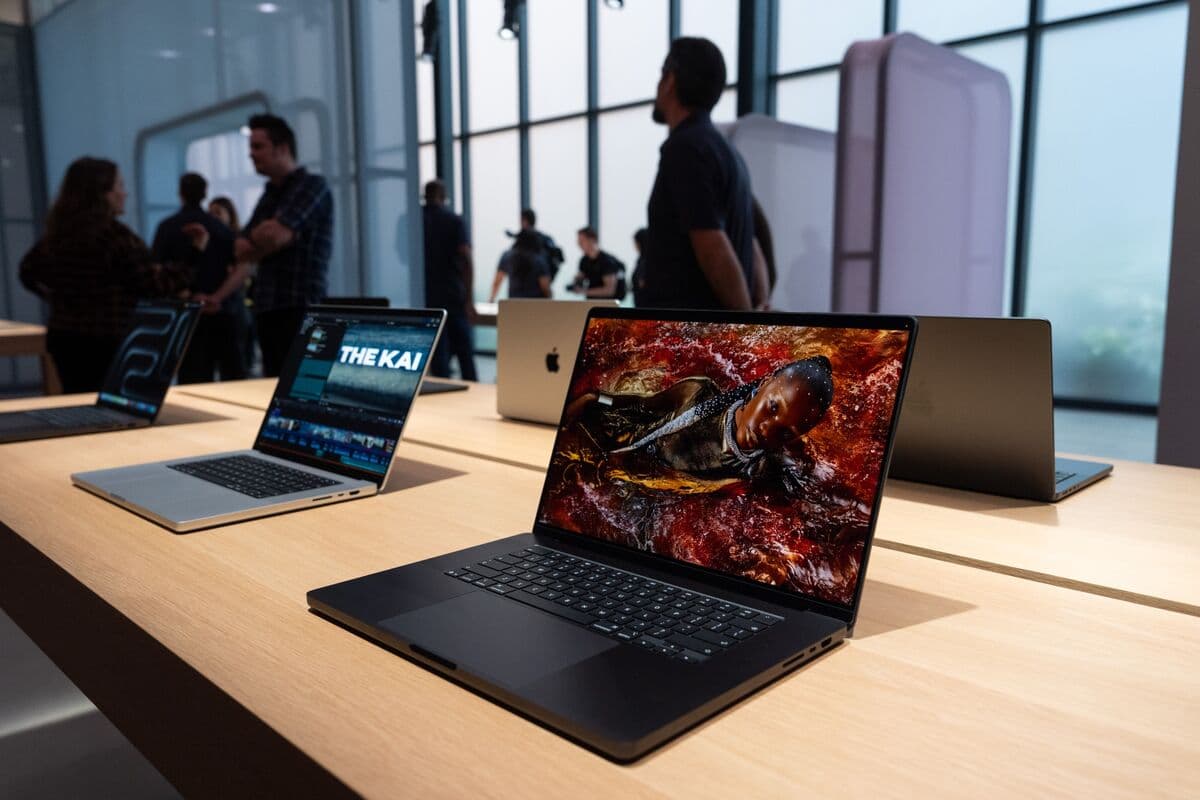 Apple Announces Oct. 28 Event for Touch-Screen MacBook Pro - Bloomberg.com