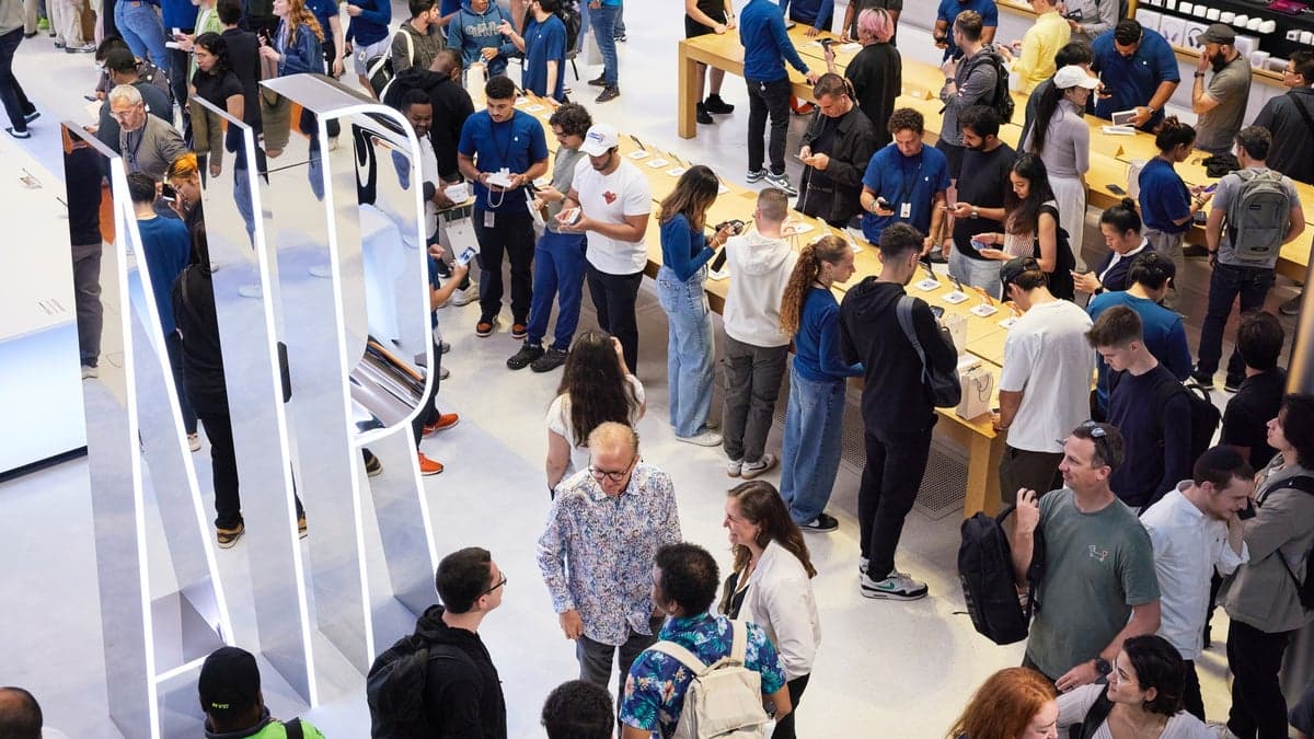 Apple's security feature created issues on the iPhone 17 launch day.