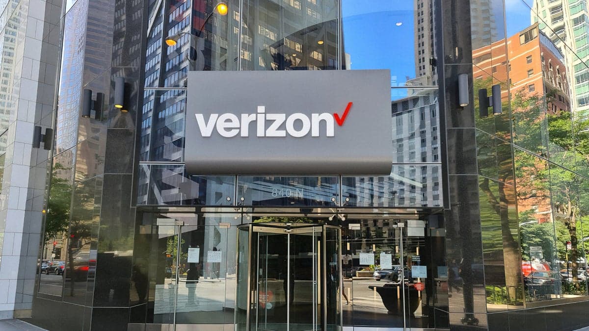 A consumer was victimized after a thief opened a fraudulent Verizon account using his identity.
