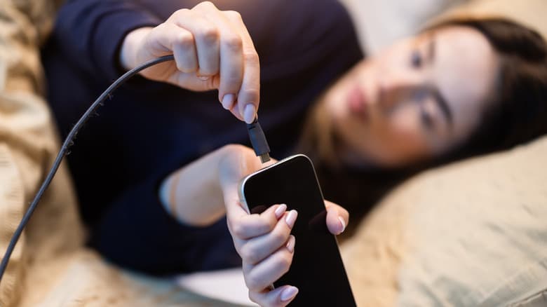 How To Tell If Your USB Charging Port Is Broken image 4